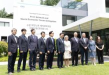 김동연, 세계경제포럼(WEF) 클라우스 슈밥 회장 만나 “코너에 선 한국. 4차 산업혁명센터 통해 다른 나라 앞서 나갈 것”